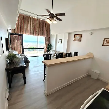 Direct Beach Access 1St Floor Walkout W/Kitchen